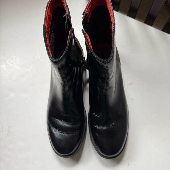 Sorel Phoenix Zip Waterproof Lug Sole Boot in Patent Black 8 - Picture 7 of 15